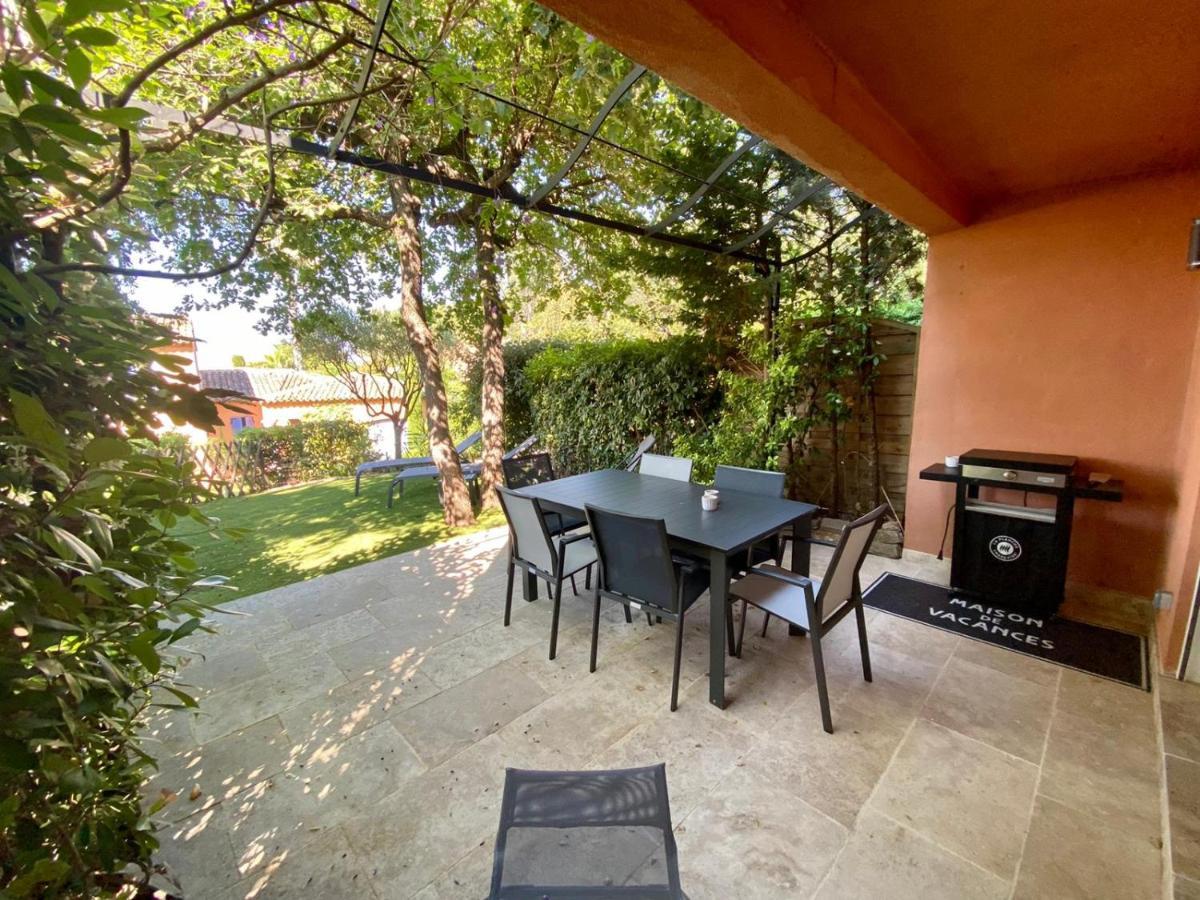 Vue Donnant Sur Le Golfe De St Tropez, 2 Chambres, 6 Pers, Piscine Commune Ferienhaus *