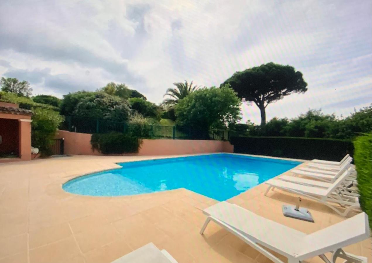 Vue Donnant Sur Le Golfe De St Tropez, 2 Chambres, 6 Pers, Piscine Commune Ferienhaus